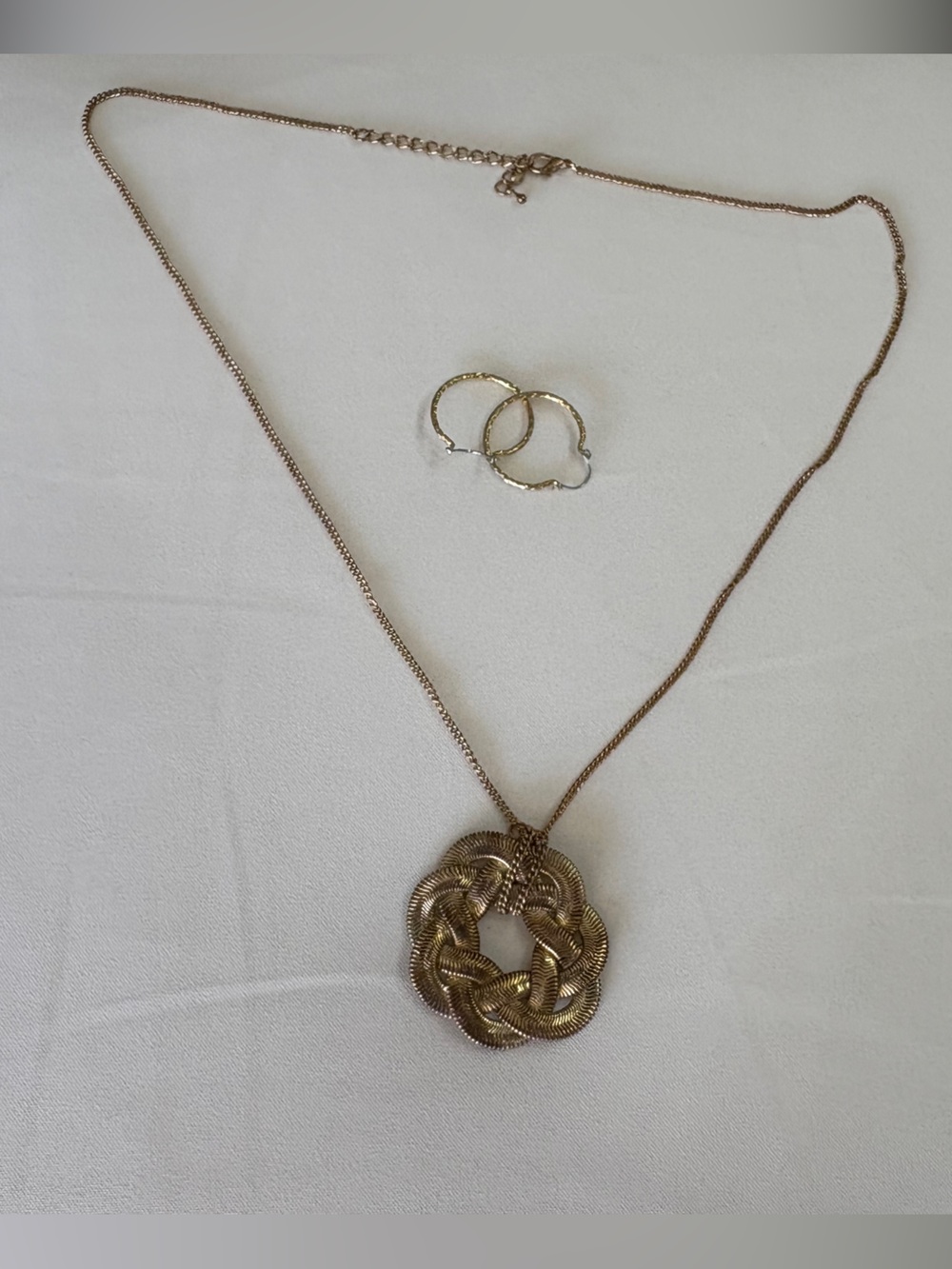 Twisted Rope Circle Pendant Necklace - Gold